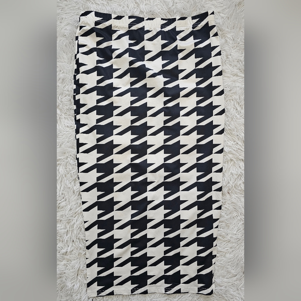 Black White Houndstooth Print Midi Skirt w/ Side Slits | Size 1XL